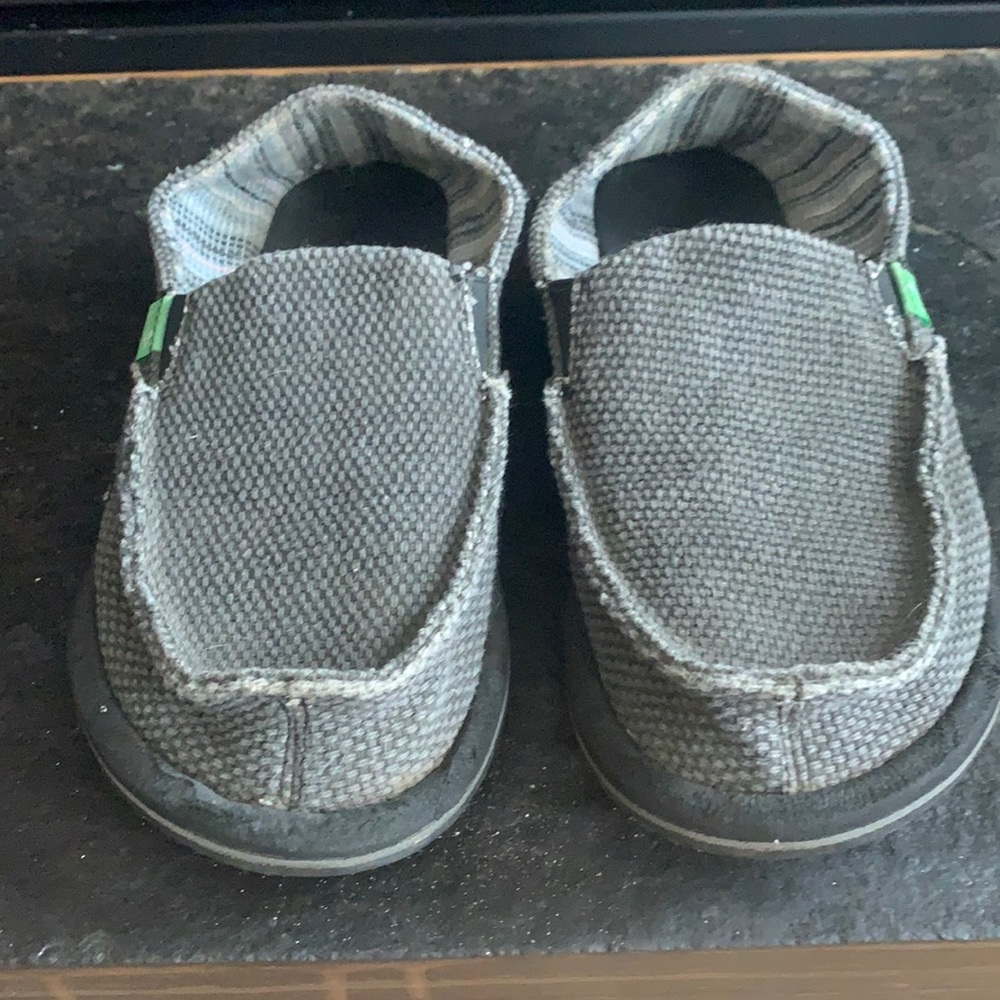 US size 5 Sanuks. Excellent condition.